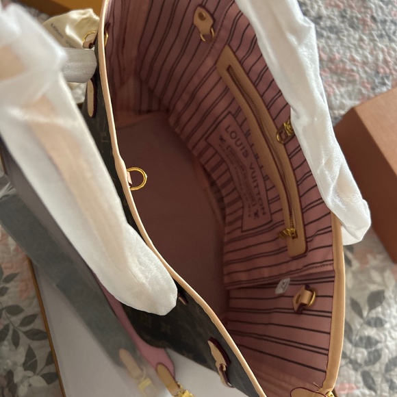 Lv bag - Picture 1 of 5